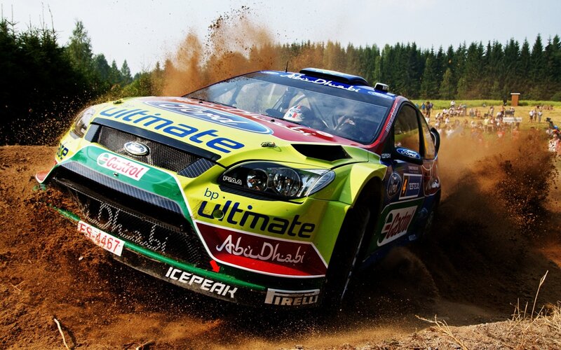 Rally car kicking up dirt