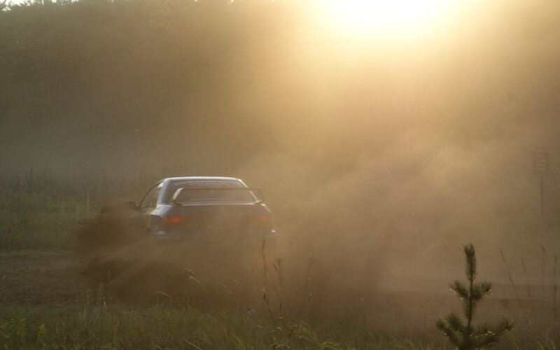 Rally car kicking up dust