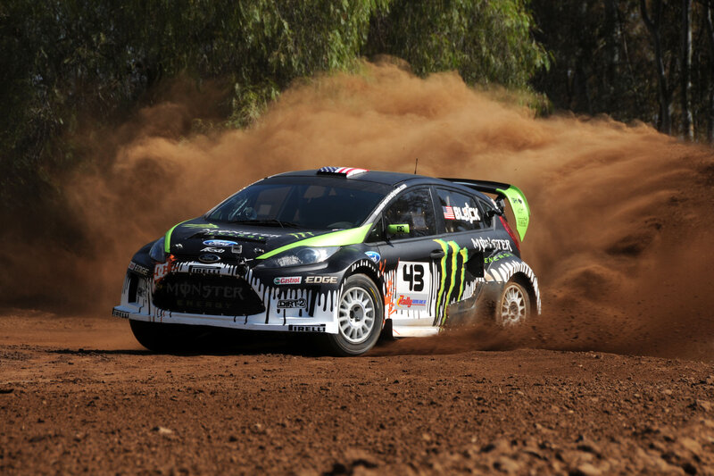 Rally car kicking up dust