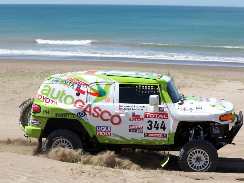 Rally Car on Beach — Green