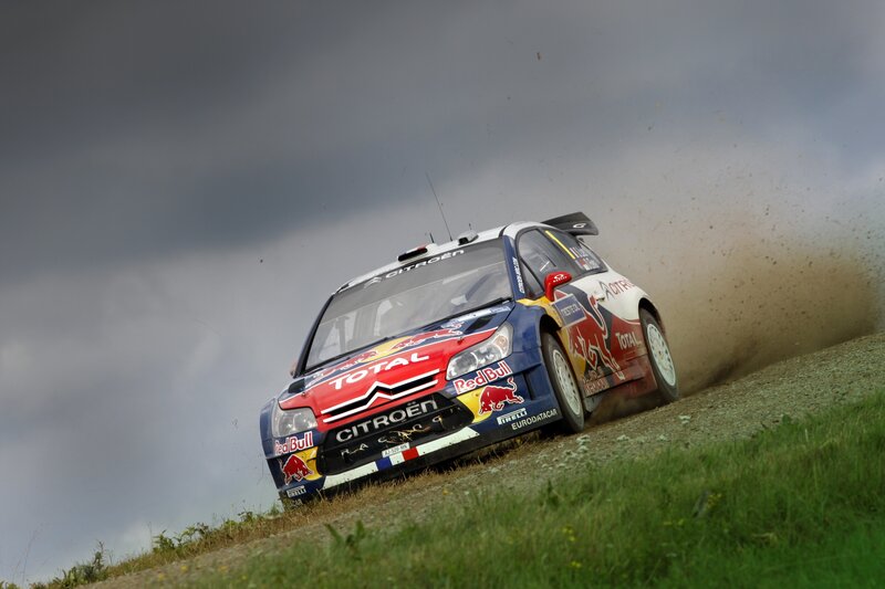 Rally Car on Dirt — Blue, Dynamic