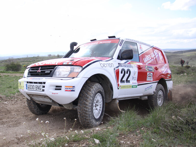 Rally Car on Dirt Road — White, Active