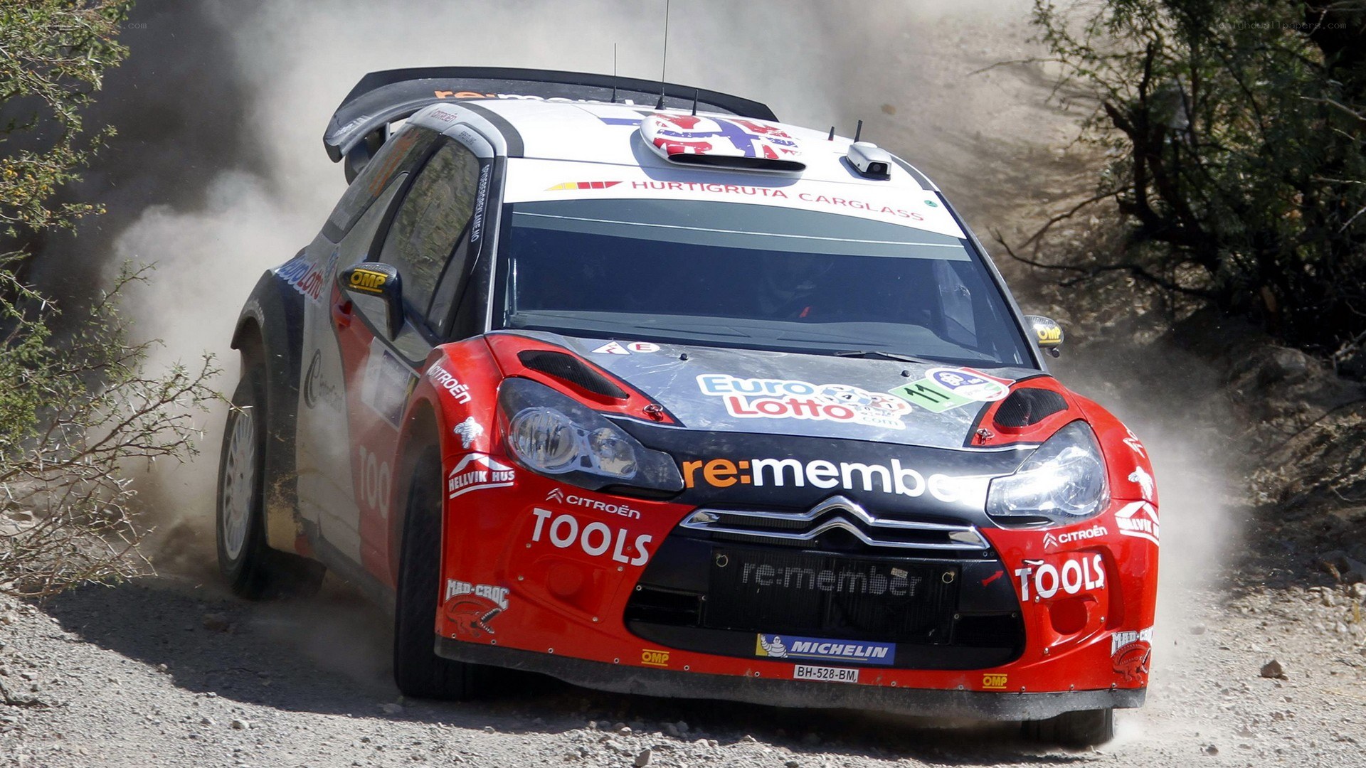 rally car on dirt track