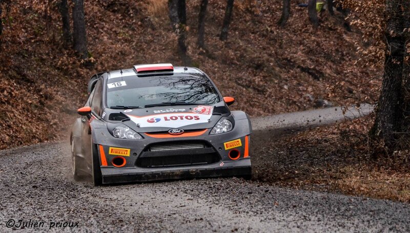 Rally Car on Gravel — Gray