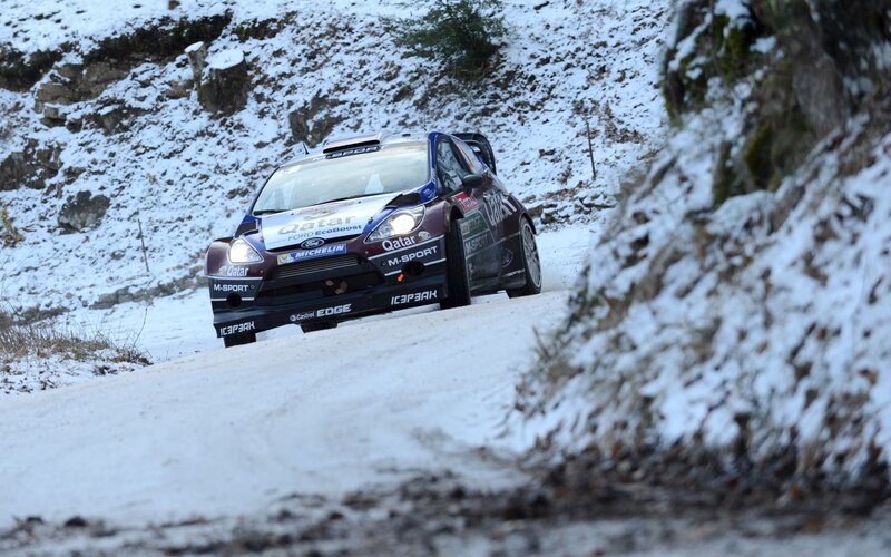 Rally Car on Snow — White