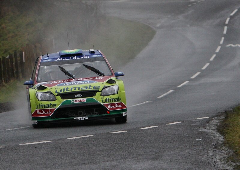 Rally Car on Wet Road — Green, Dynamic