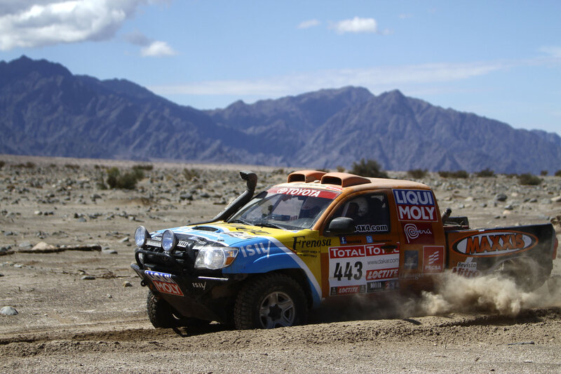 Rally Truck in Desert — Brown, Dynamic