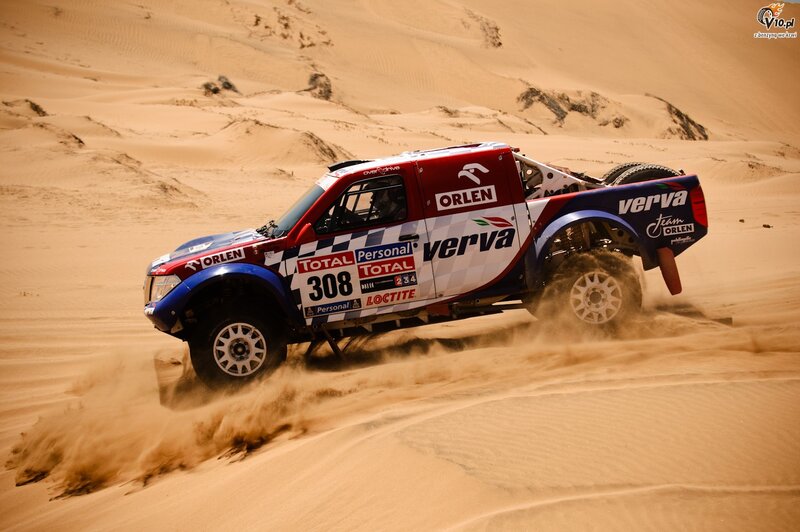 Rally Truck in Desert — Brown