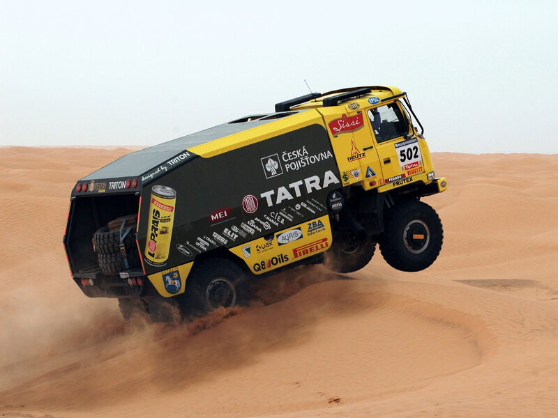 Rally Truck in Desert — Yellow, Dynamic