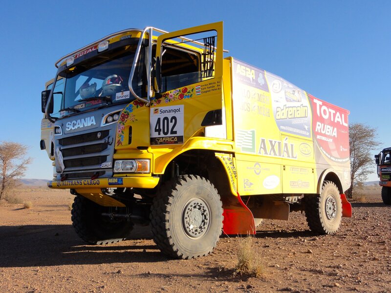 Rally Truck in Desert — Yellow