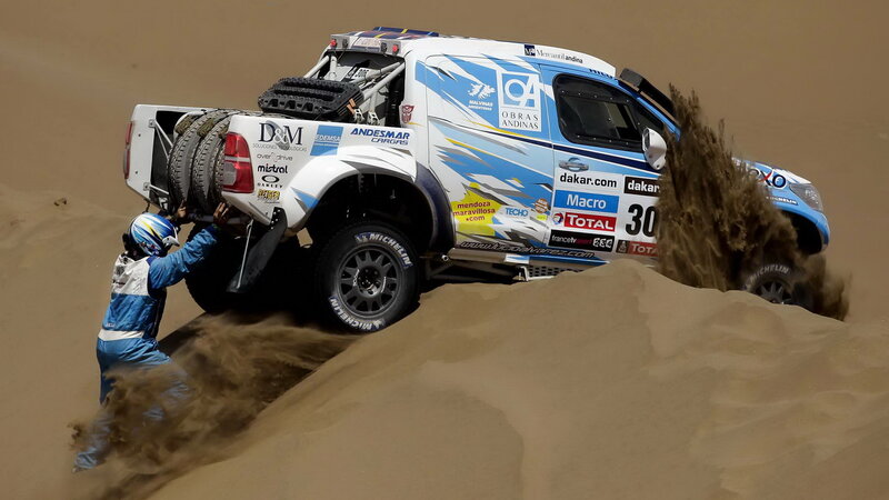 Rally Truck in Sand