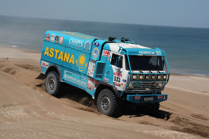 Rally Truck on Beach — Blue, Active