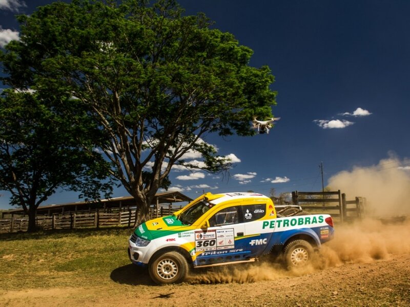 Rally Truck on Dirt — Blue, Dynamic