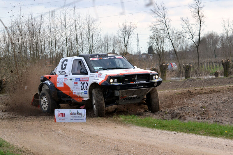 Rally Truck on Dirt — White