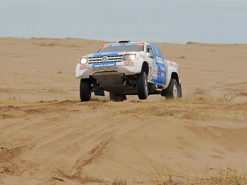 Rally Truck on Sand Dunes — Brown, Dynamic