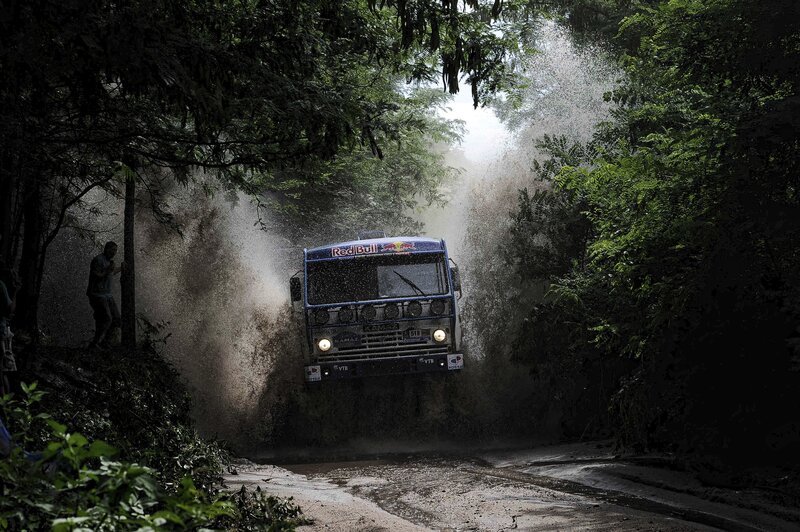 Rally Truck Splashing Water — Green
