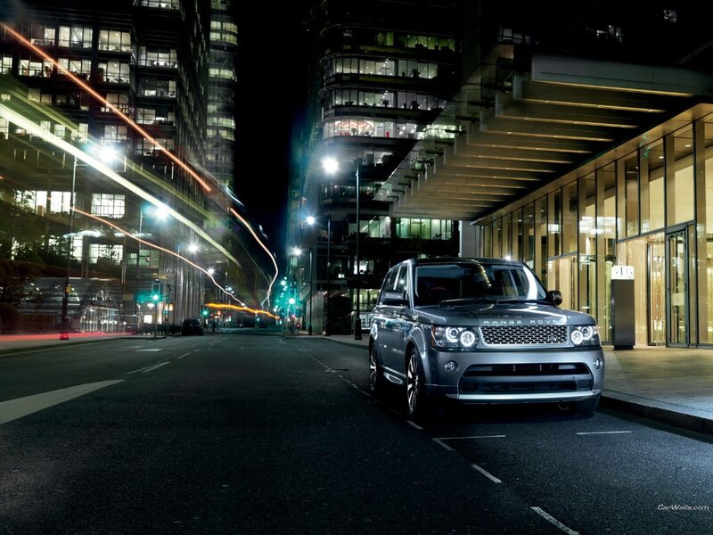 Range Rover in city at night