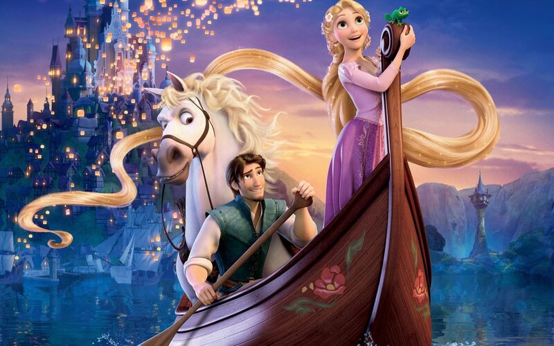 Rapunzel and Flynn in a boat