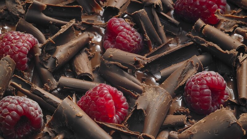 Raspberries and chocolate shavings