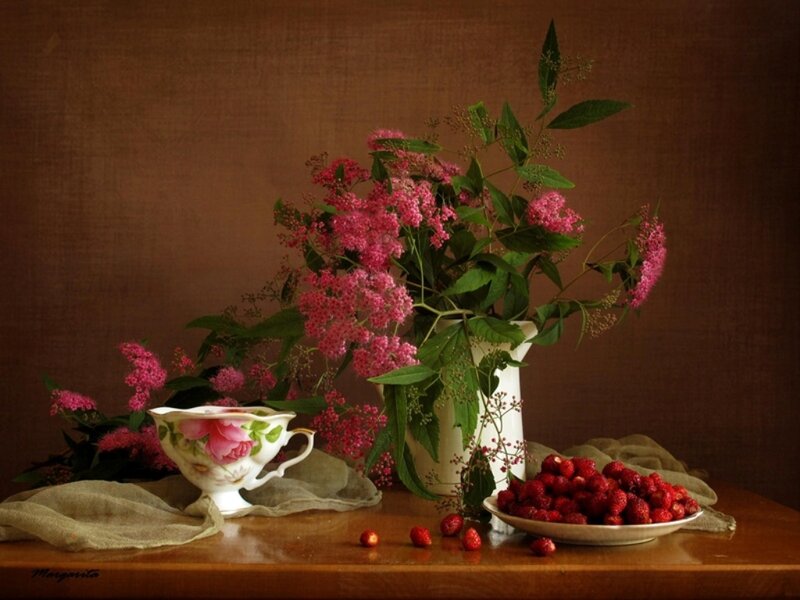 Raspberries and Flowers — Brown