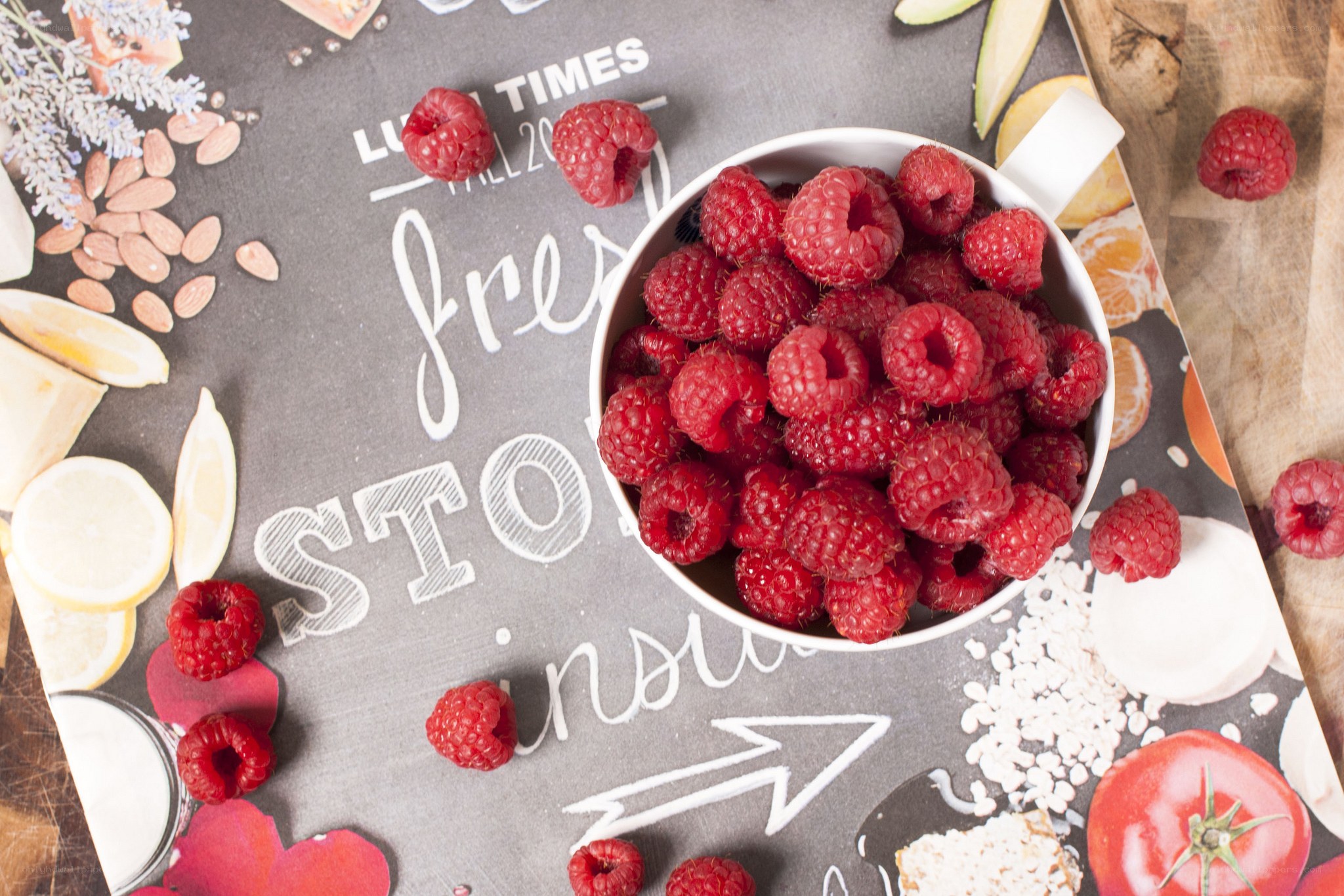 Raspberries in a bowl