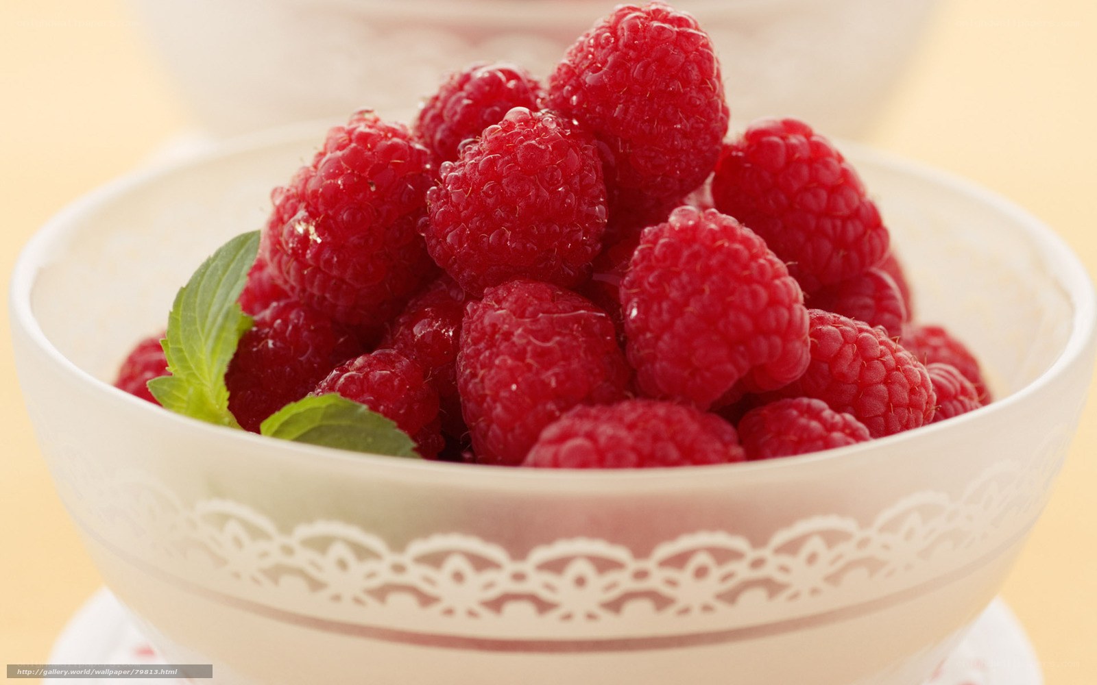 Raspberries in a bowl
