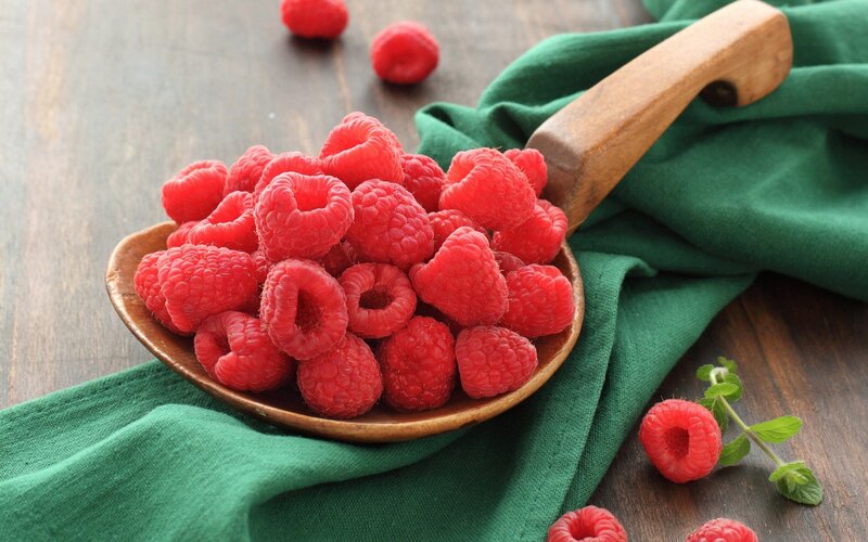 Raspberries in a wooden bowl