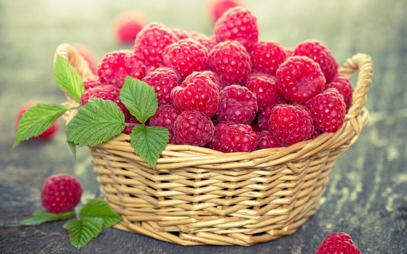 Raspberries in Basket — Red, Natural