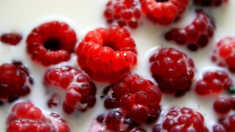 Raspberries in Milk — Red