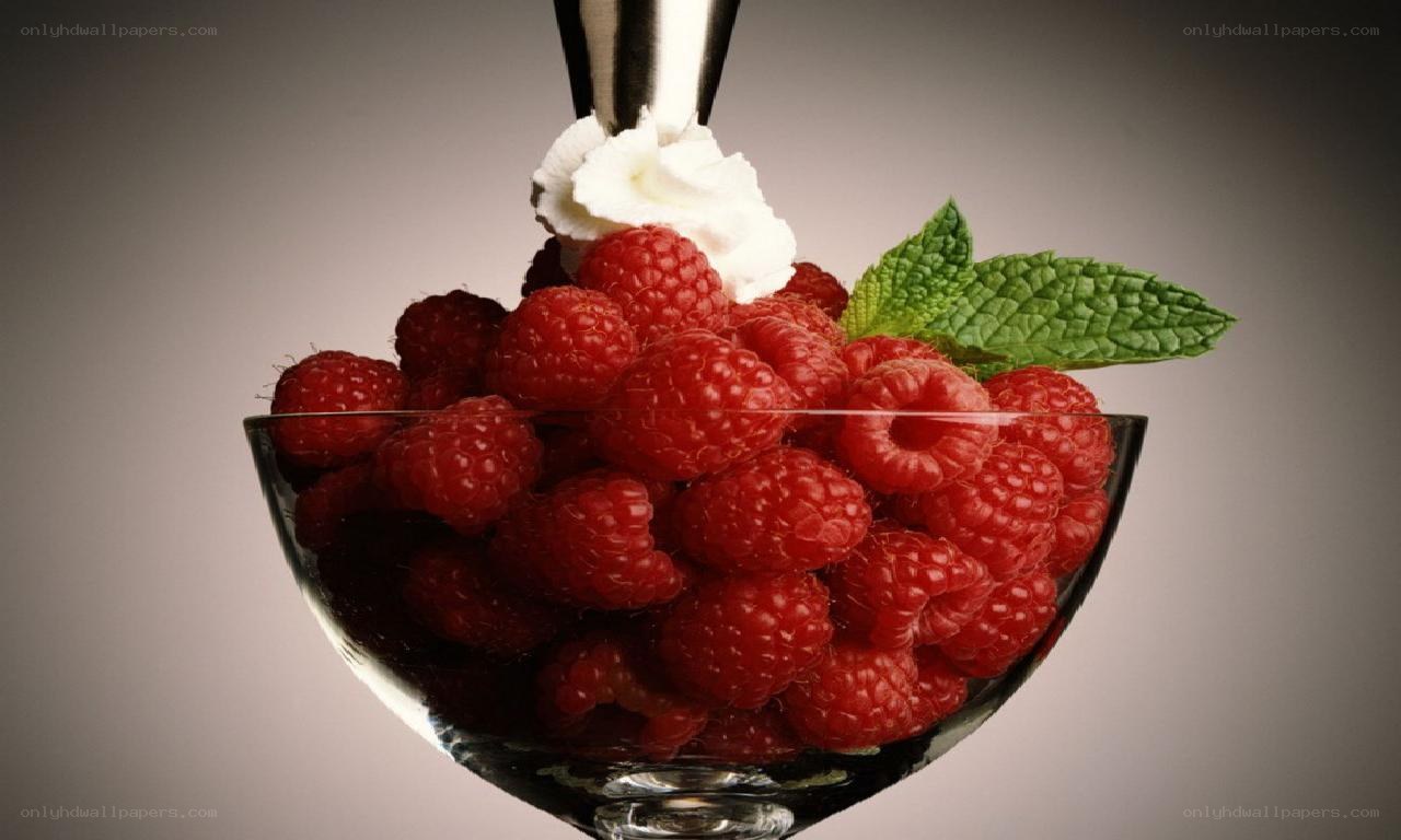 Raspberries with whipped cream