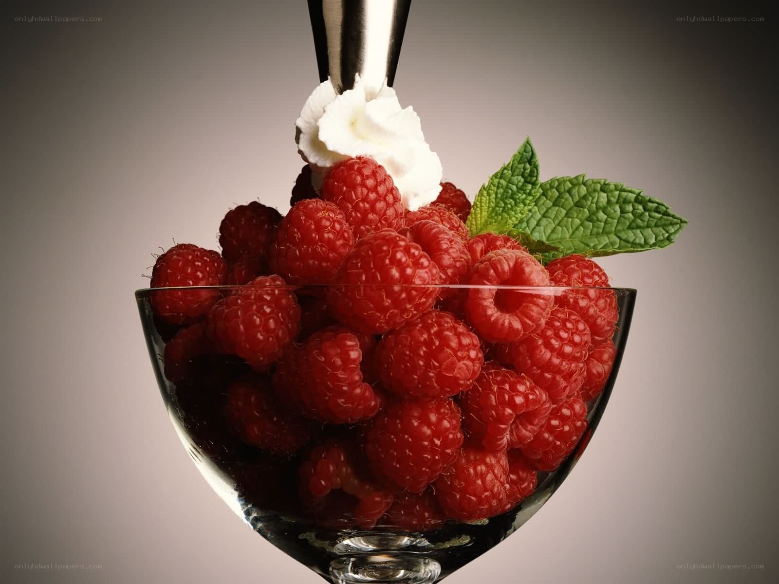 Raspberries with whipped cream