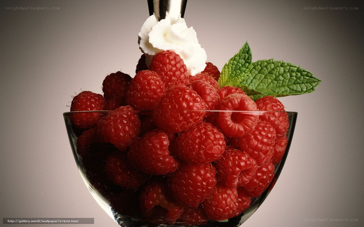 Raspberries with whipped cream