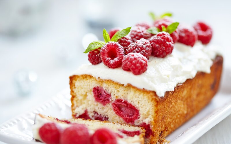 Raspberry Cake with Cream — White