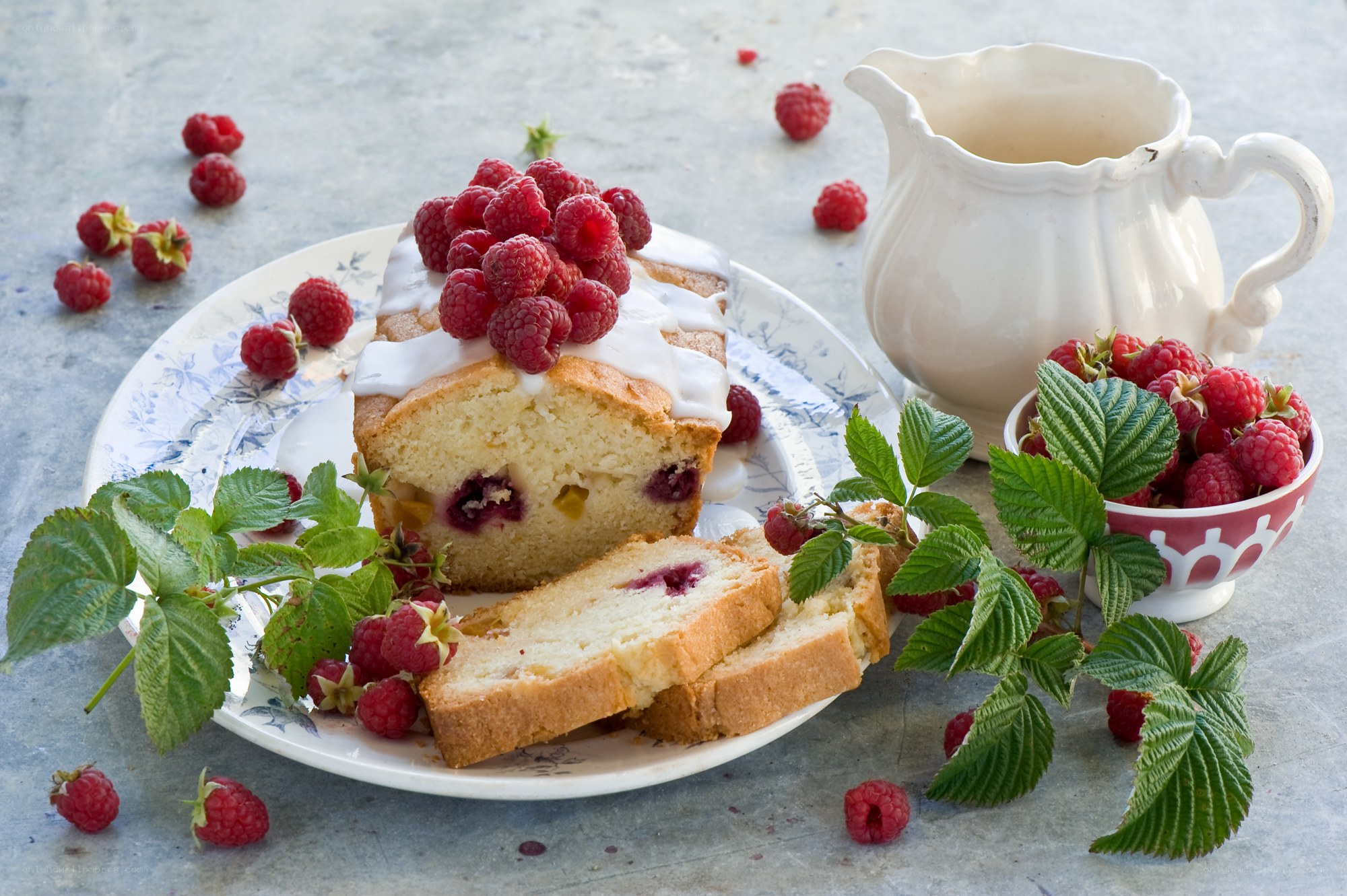 Raspberry cake with cream