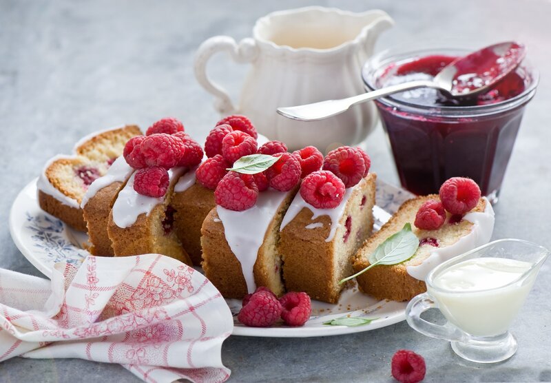 Raspberry Cake with Jam