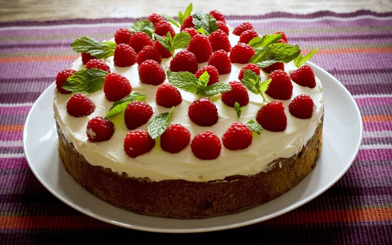 raspberry cake with mint