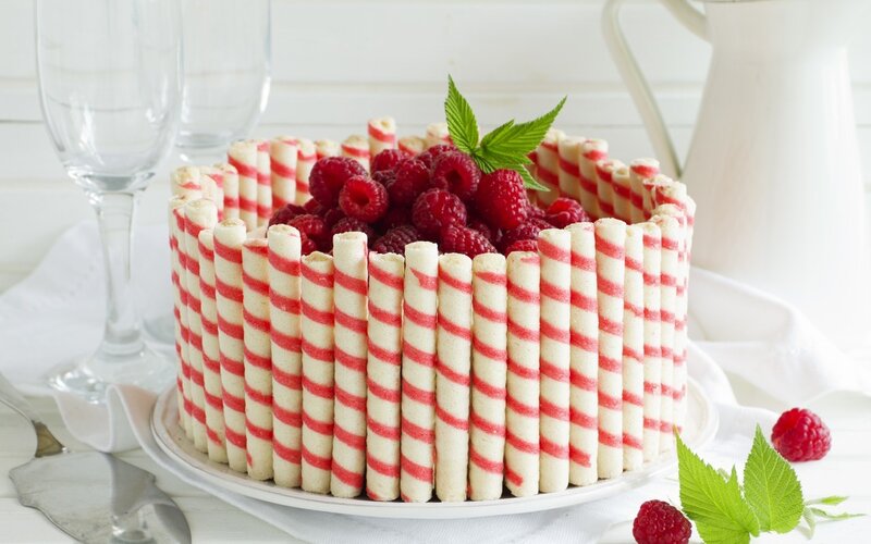Raspberry Cake with Wafer — White