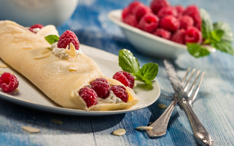 Raspberry Crepe