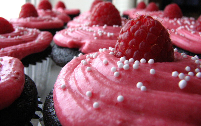 raspberry cupcakes with pink frosting