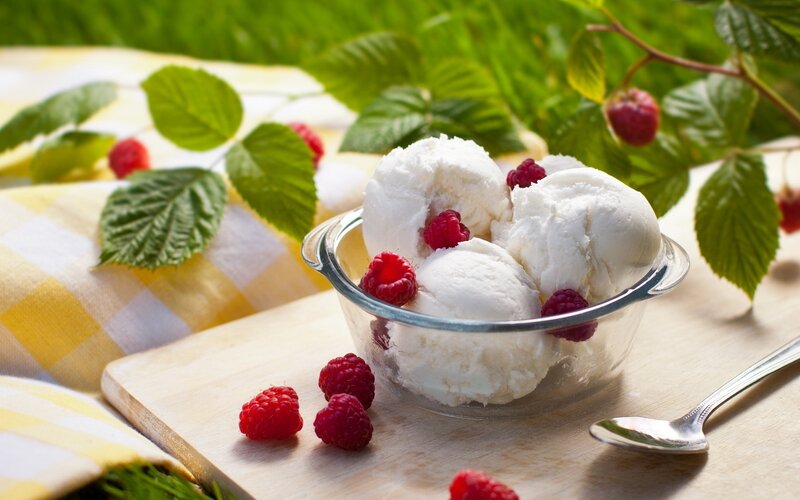 Raspberry ice cream dessert