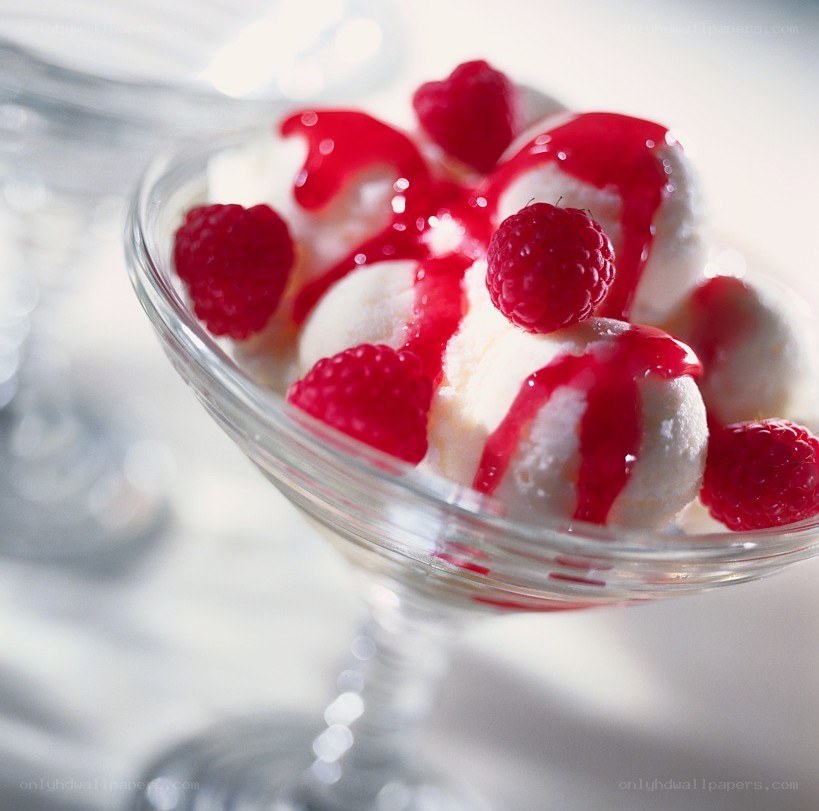 Raspberry ice cream sundae