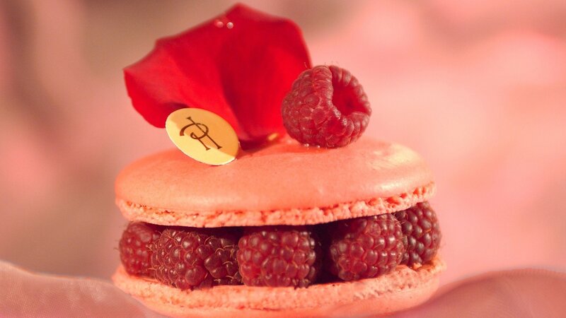 raspberry macaron dessert