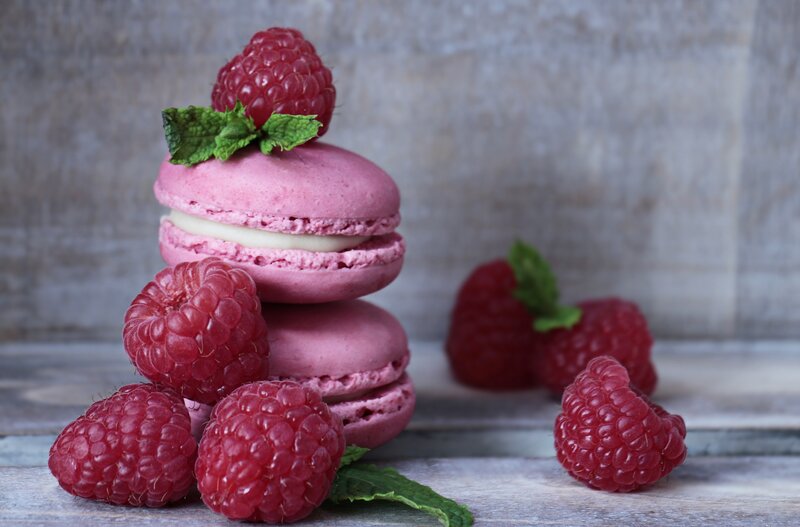 Raspberry macarons with fresh berries