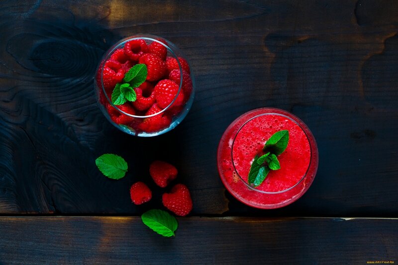 Raspberry Smoothie and Berries