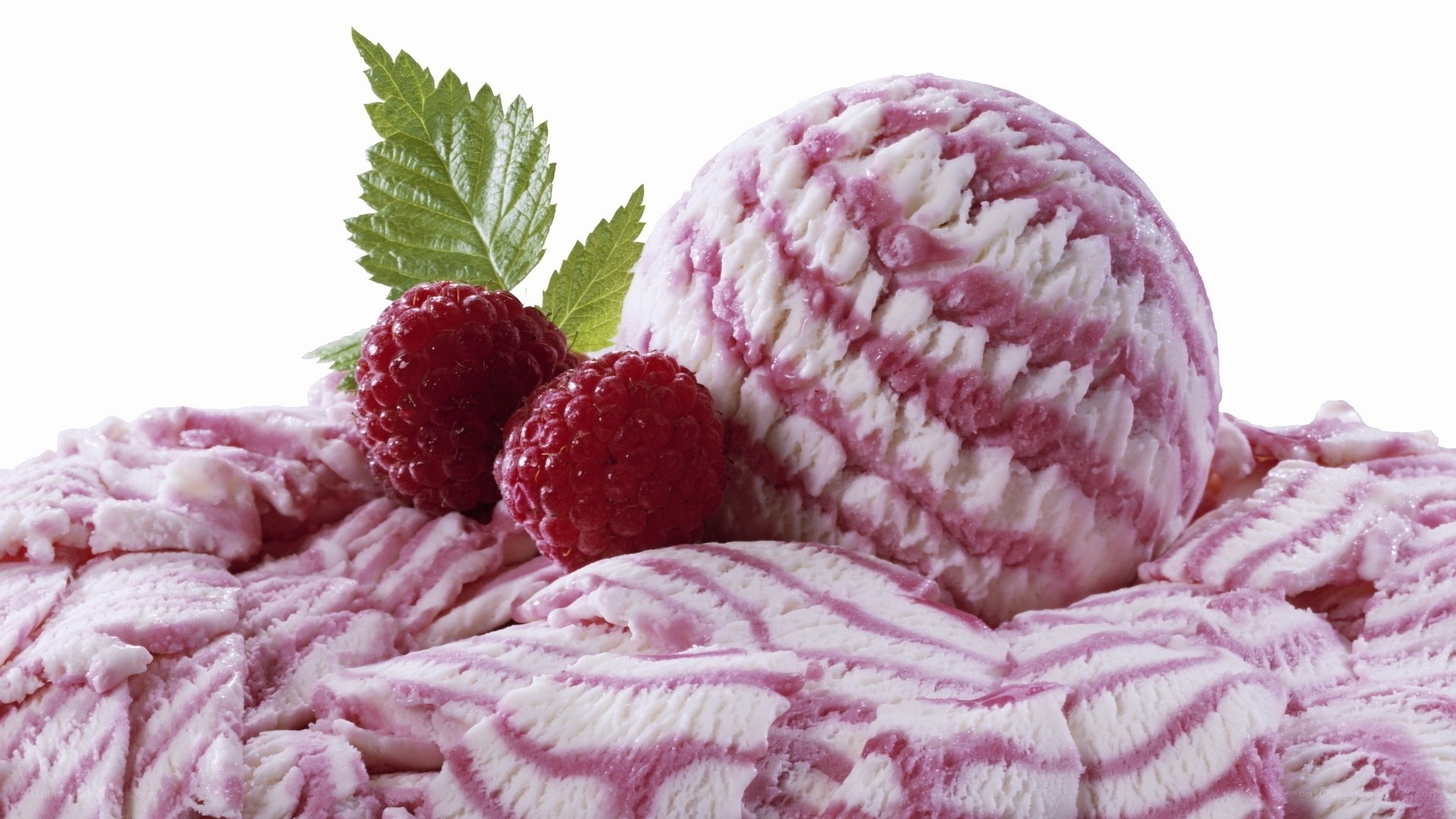 raspberry swirl ice cream