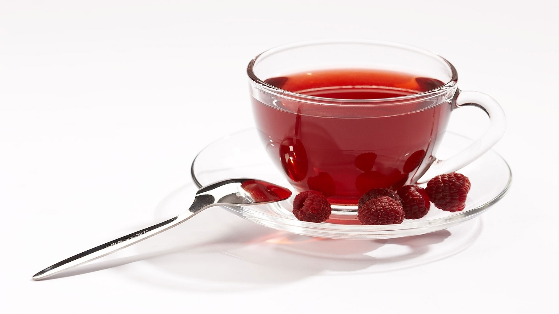 raspberry tea in glass cup