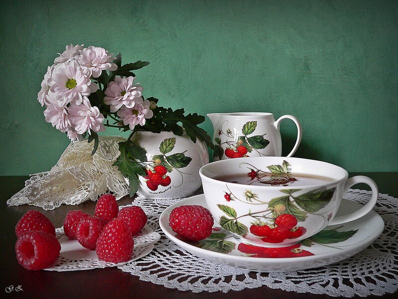 Raspberry Tea Set