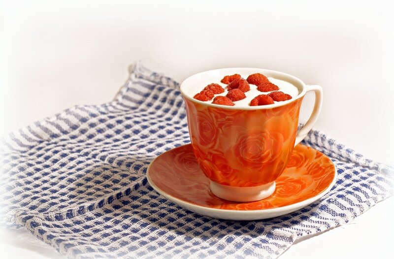 raspberry yogurt in a cup