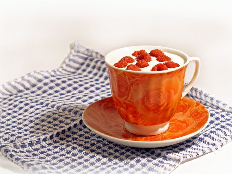 Raspberry Yogurt in Cup — Orange