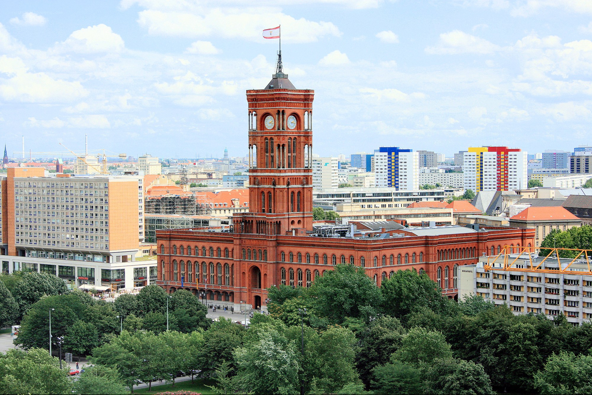 Rathaus mit Turm in Berlin